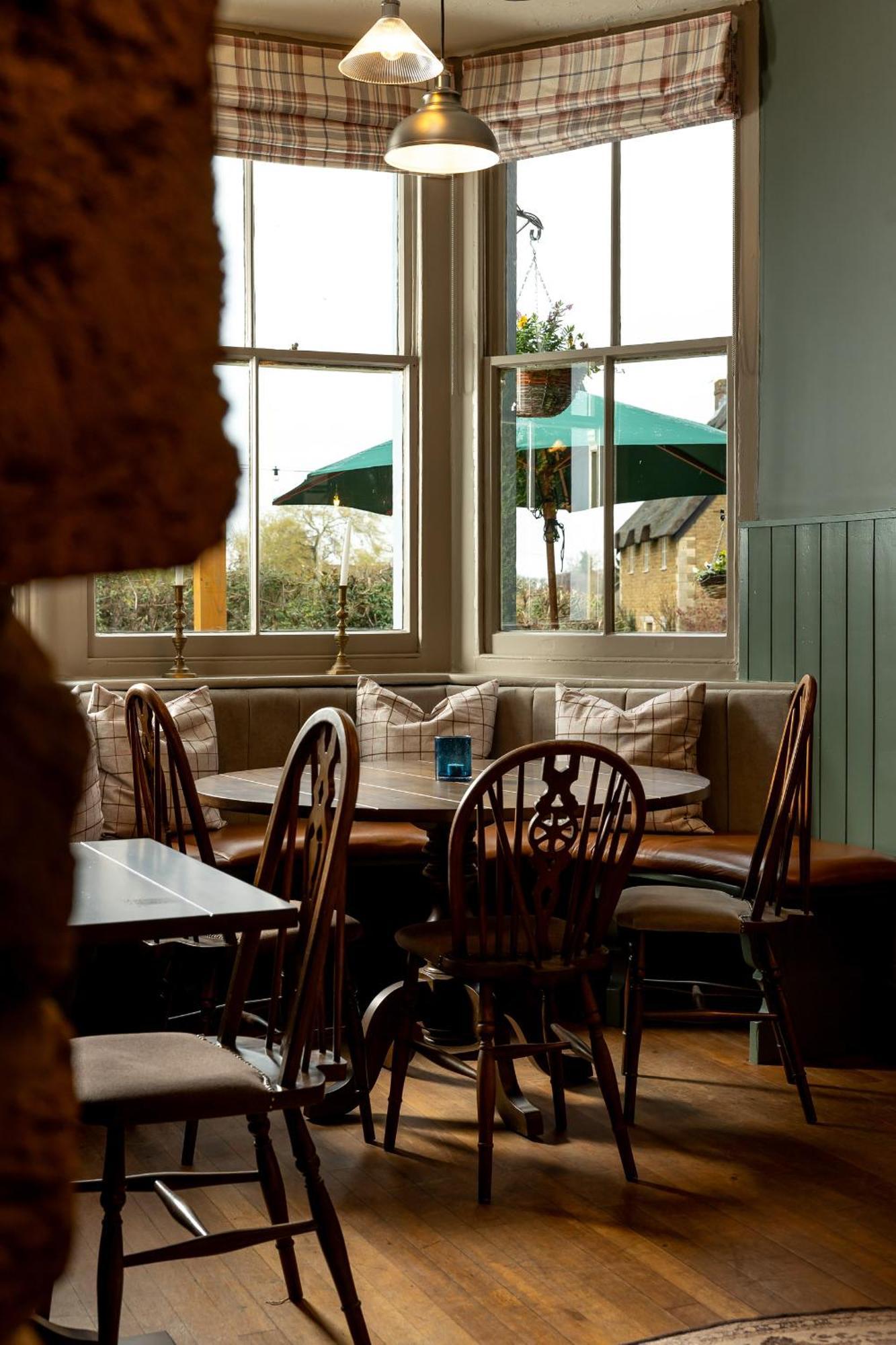 The Olde Coach House Inn Ashby Saint Ledgers Exterior foto